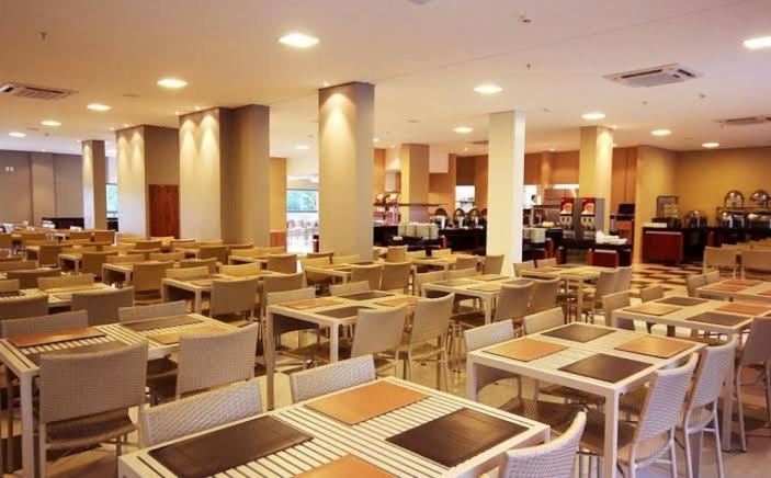 Wyndham Olimpia Royal Hotels Zewnętrze zdjęcie The dining room at the University of Nottingham Malaysia Campus